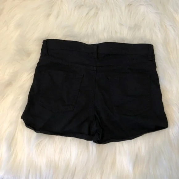 $10 CLEARANCE! H&M Black High Waisted Folded Cuff Shorts - Picture 6 of 7